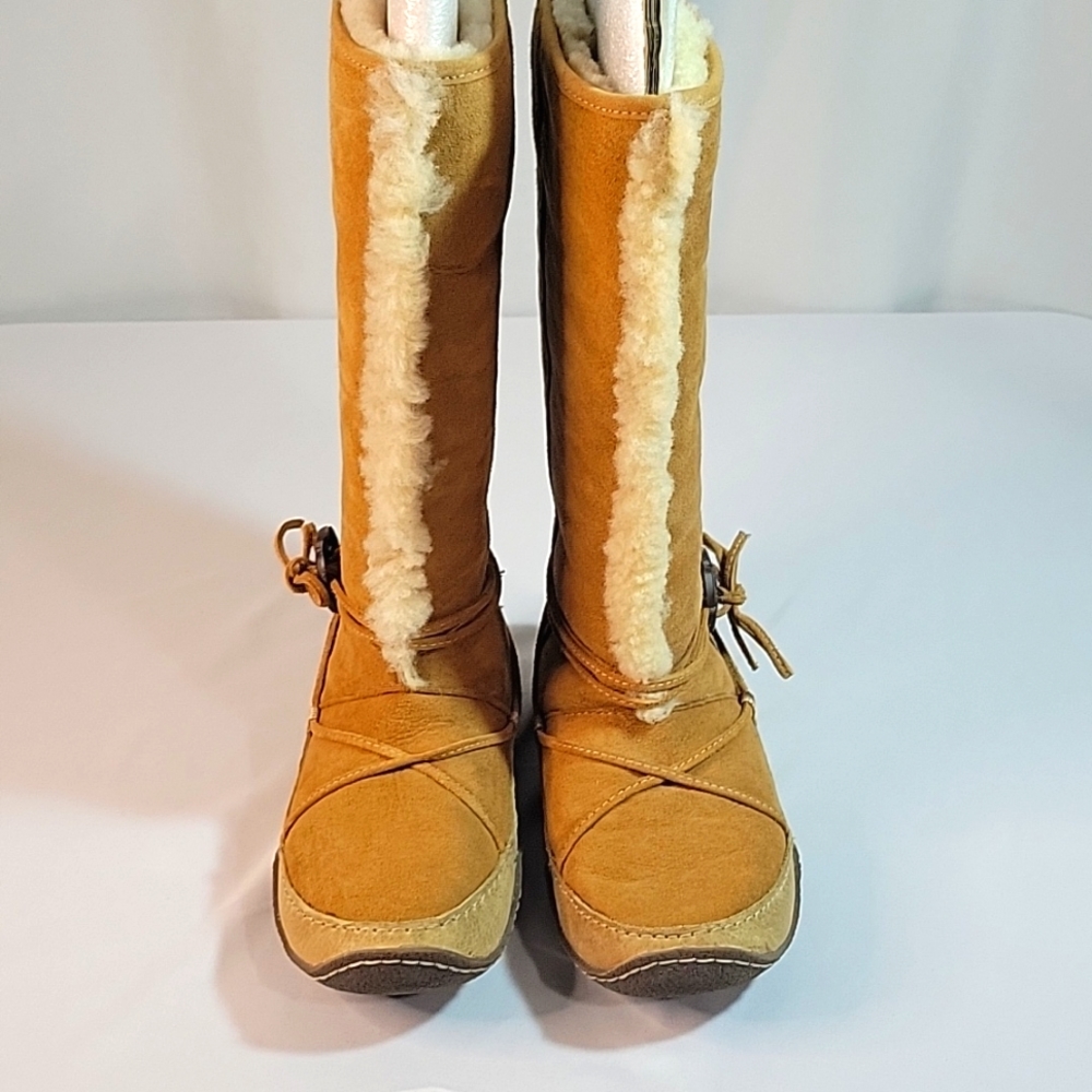 Sorel Tan Winter Boots with Cream Fur - Picture 3 of 12